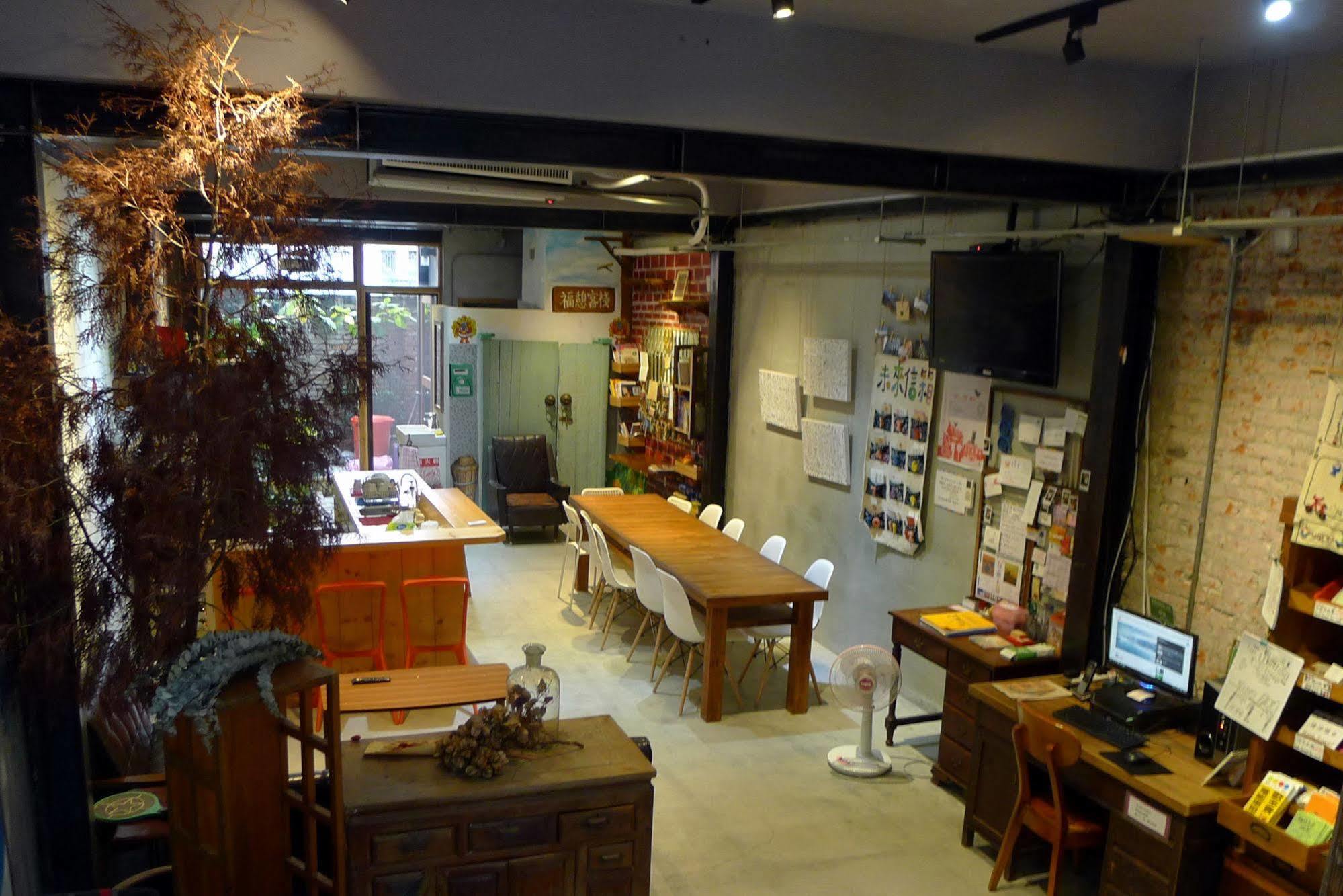 Fuqi Hostel - Heping Tainan Buitenkant foto