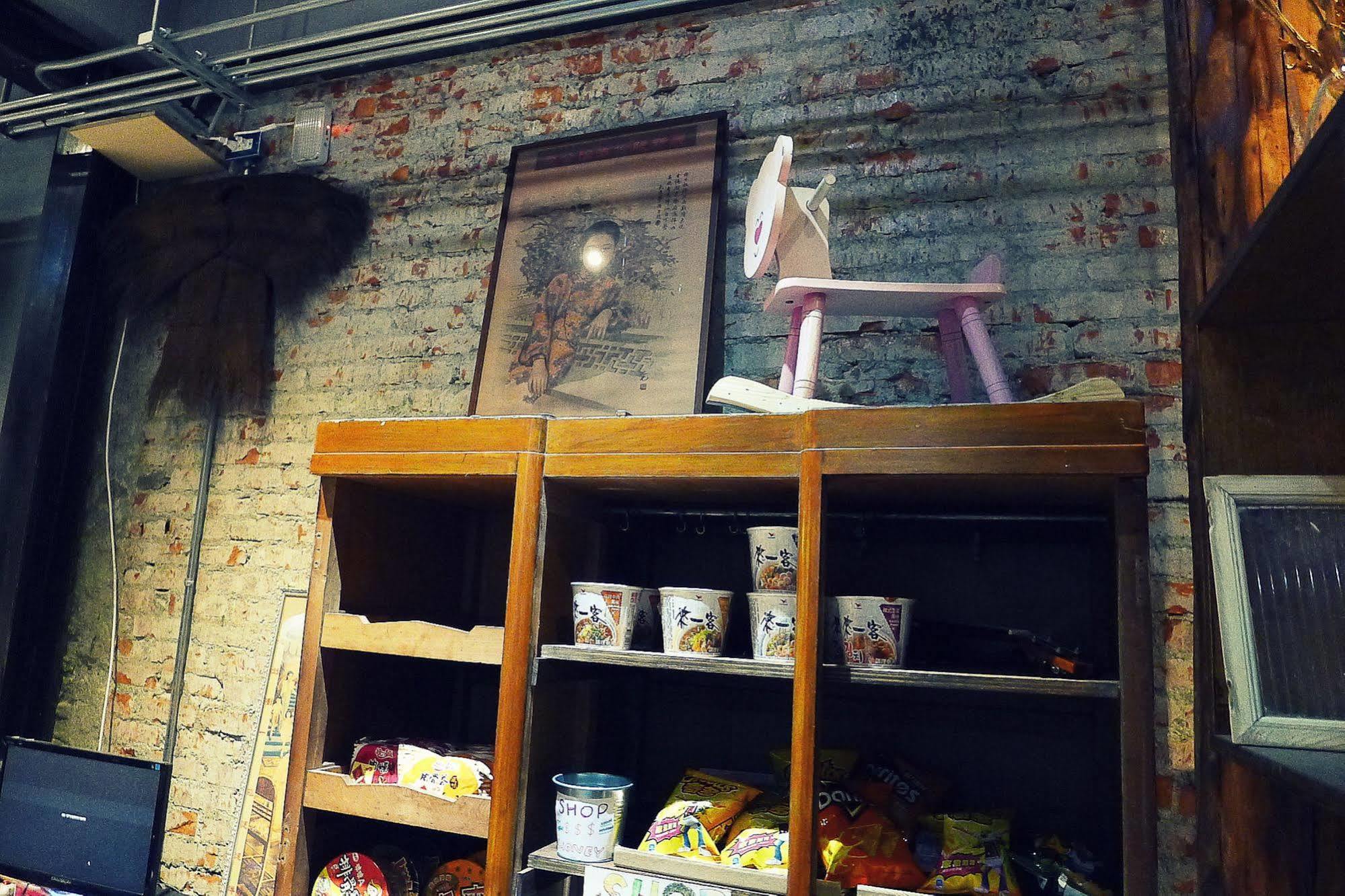 Fuqi Hostel - Heping Tainan Buitenkant foto